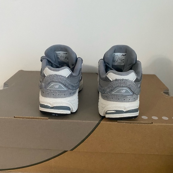 New balance 2002R Grey/White Toddler Sneakers- SZ 7 C - Picture 6 of 13